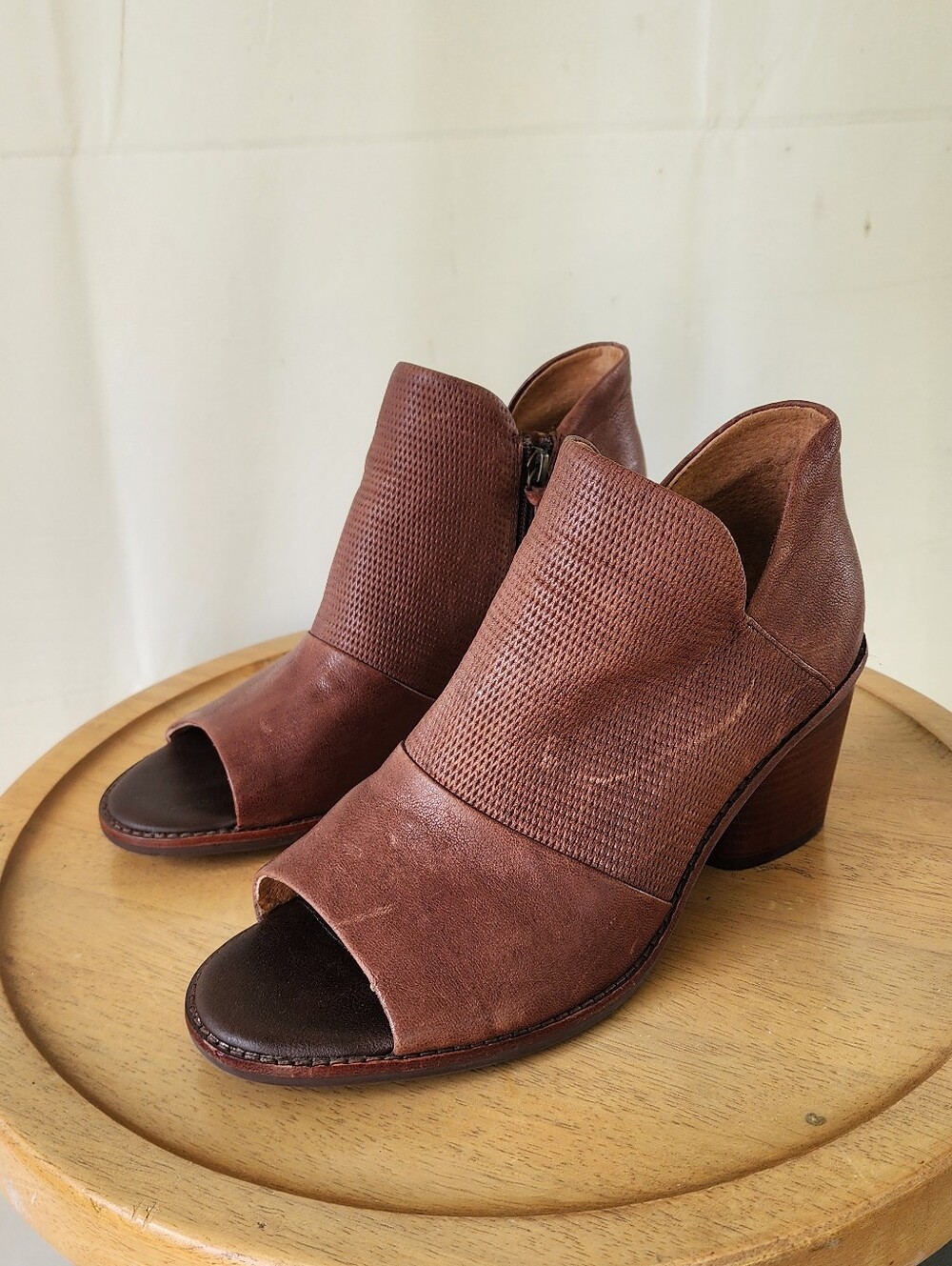 Sofft Women's Brown Peep-Toe Leather Block Heel Sandals